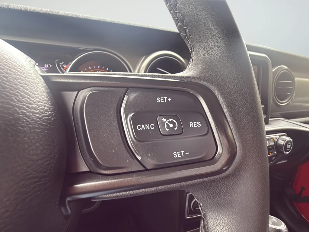 Used 2023 Red Jeep Sport S image 17