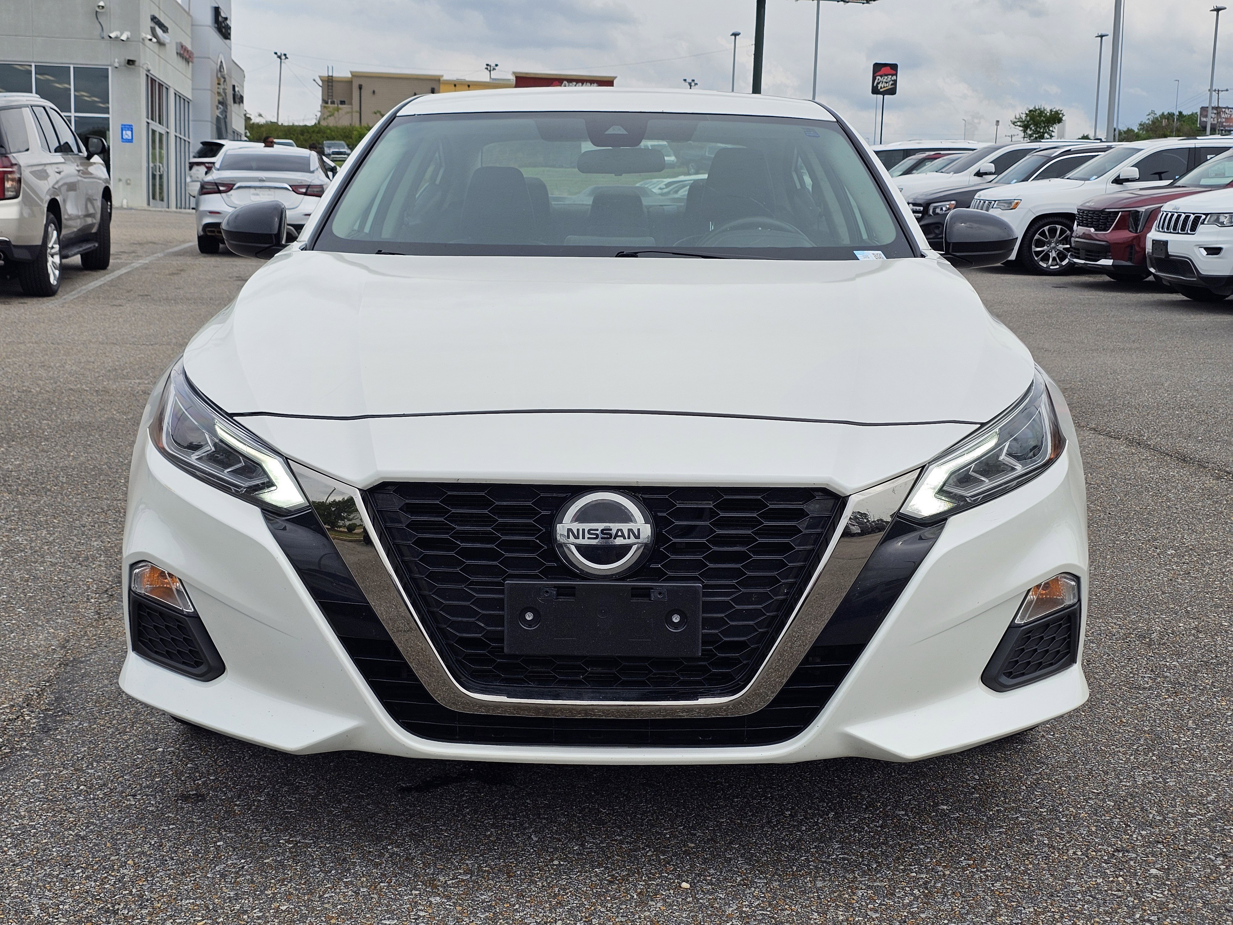 Used 2021 Pearl White Tricoat Nissan 2.5 SR image 2