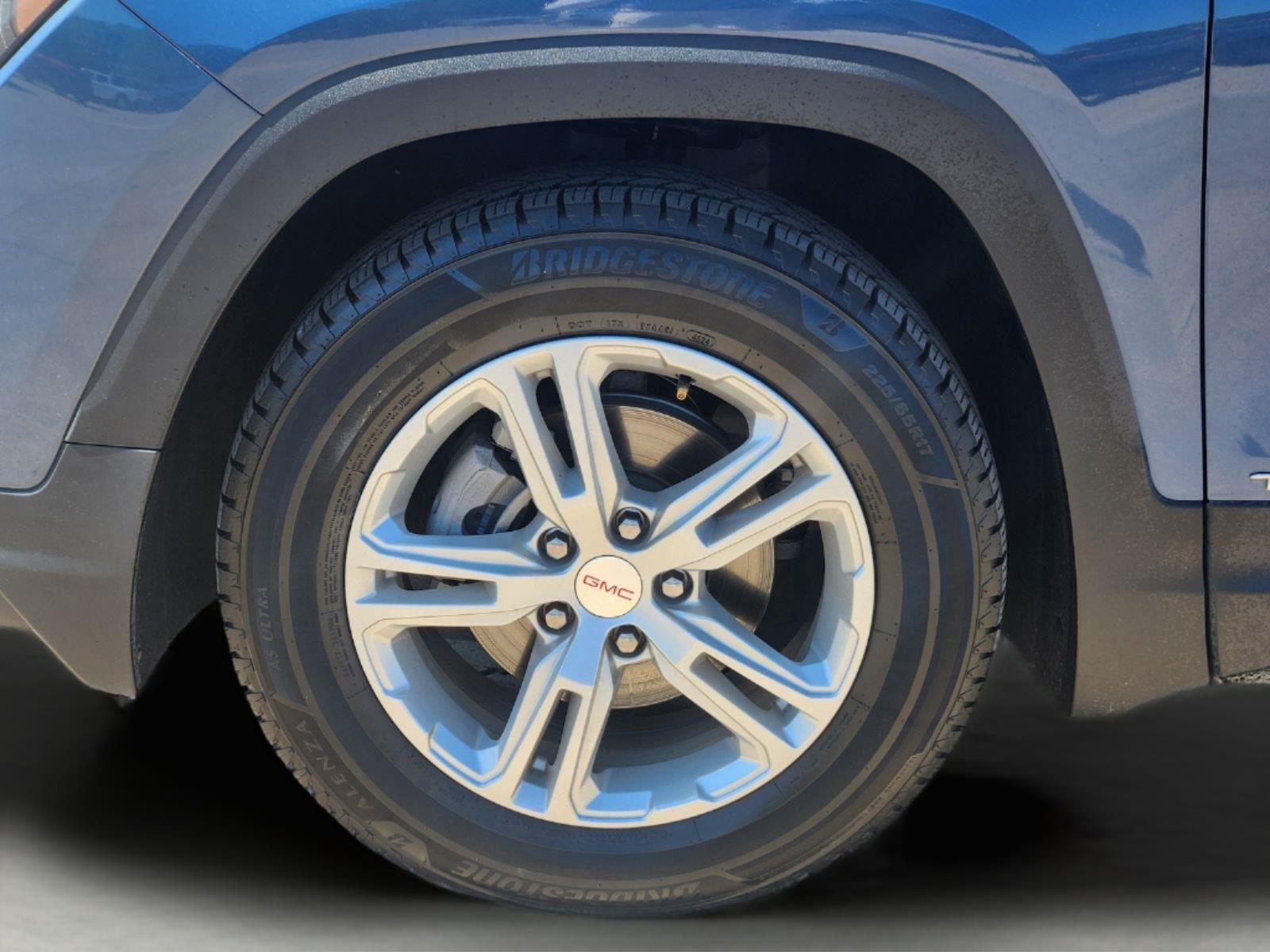 Certified Used 2024 Downpour Metallic GMC SLE image 9