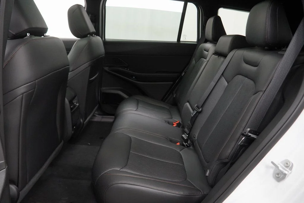 New 2026 Bright White Clear-Coat Exterior Paint Jeep Overland image 17
