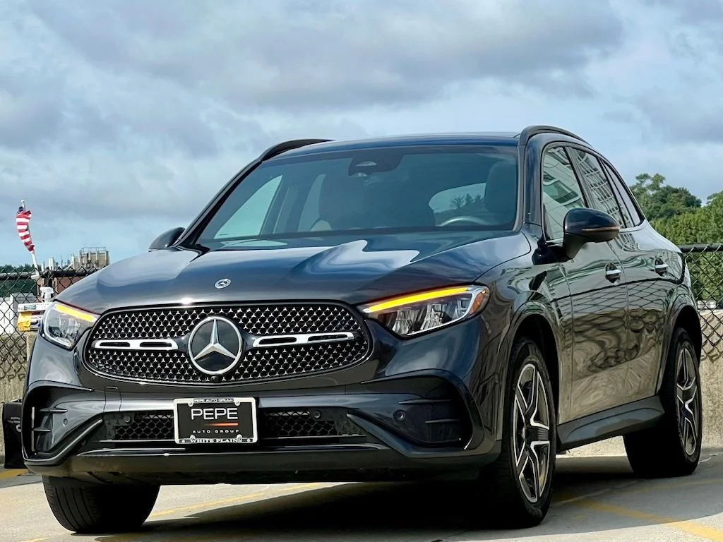 Certified Used 2024  Mercedes-Benz GLC 300 image 4