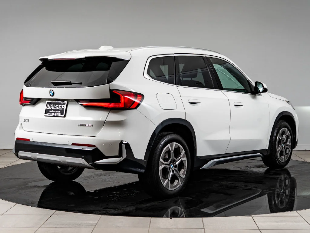 Used 2025 Alpine White BMW xDrive28i image 10