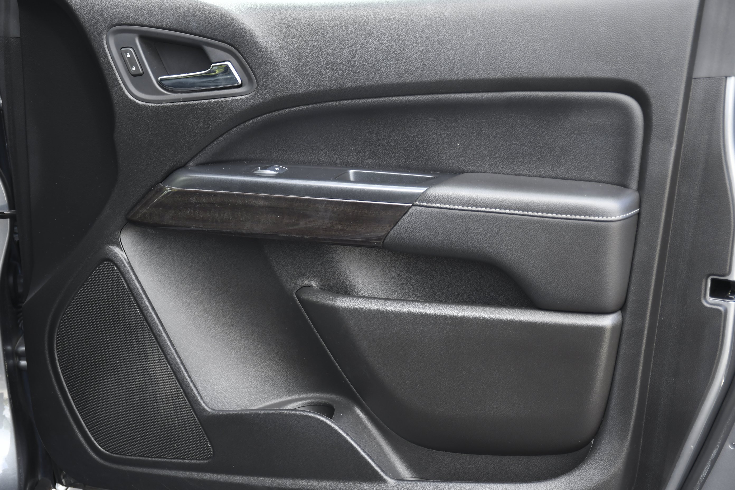 Used 2018 Satin Steel Metallic GMC 2WD SLT image 28