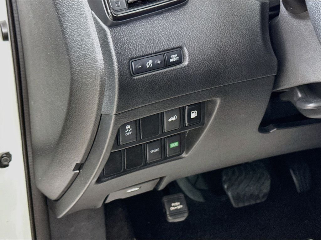 Used 2018 Pearl White Nissan SV image 14