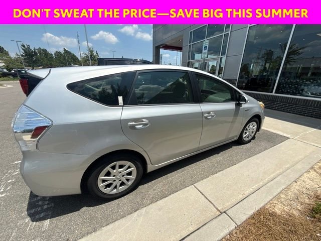 Used 2014 Silver Toyota Three image 5