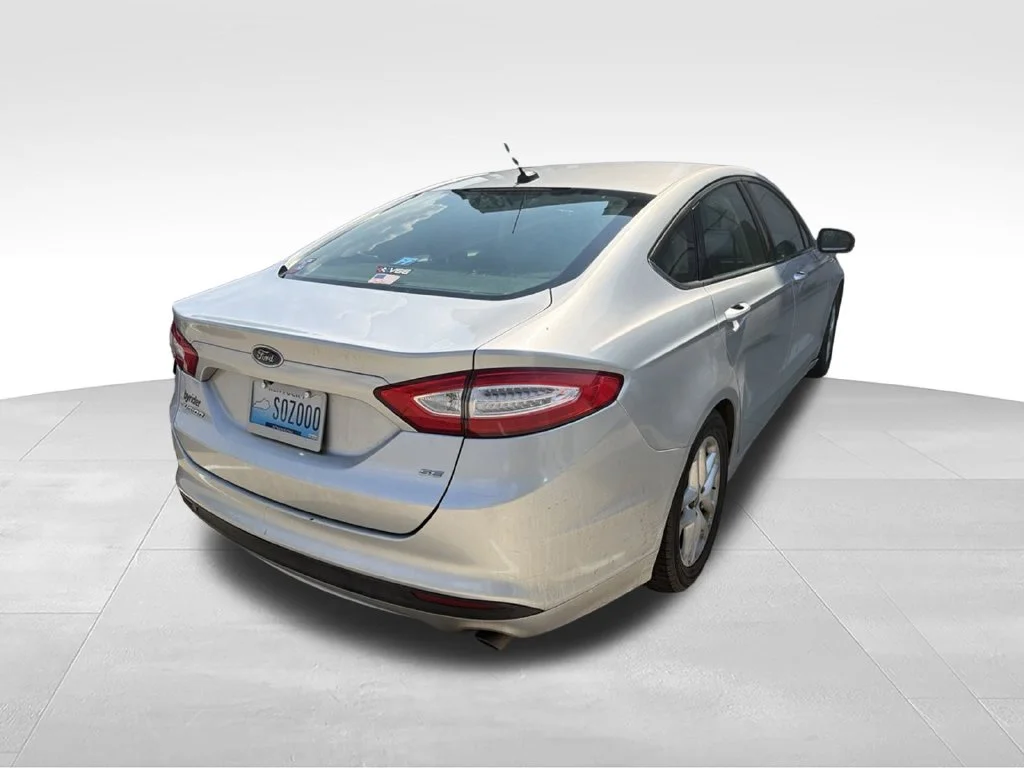 Used 2015 Silver Ford SE image 4