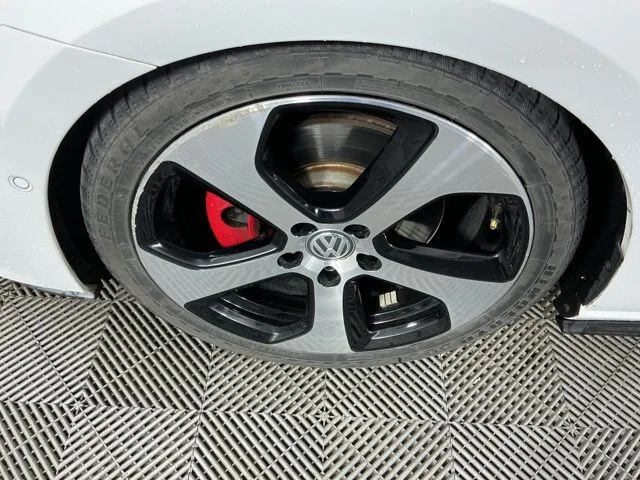 Used 2016  Volkswagen Autobahn image 9
