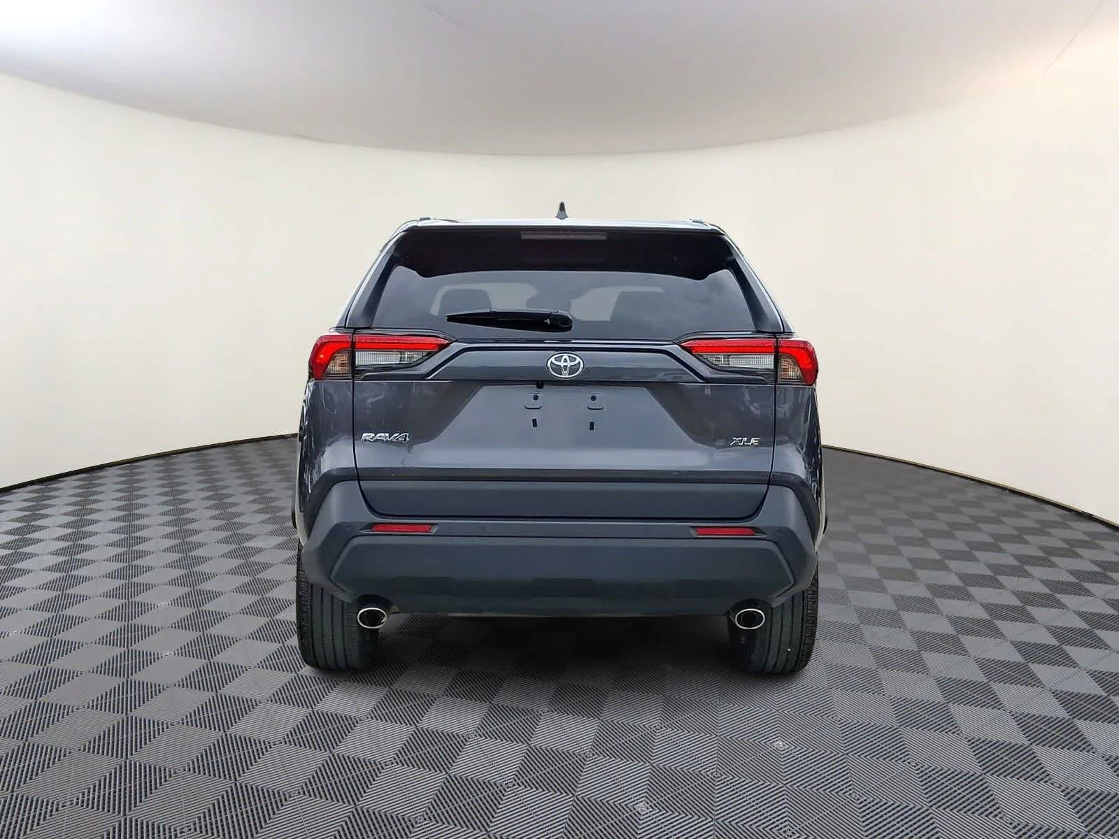 Used 2025 Magnetic Gray Metallic Toyota XLE Premium image 6