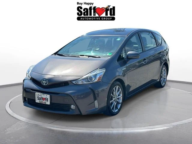 2016 Toyota Prius v Five's photo