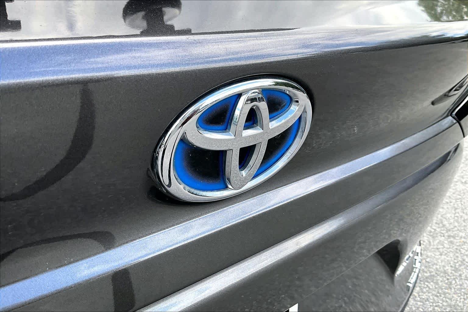 Used 2022 Predawn Gray Mica Toyota LE image 30