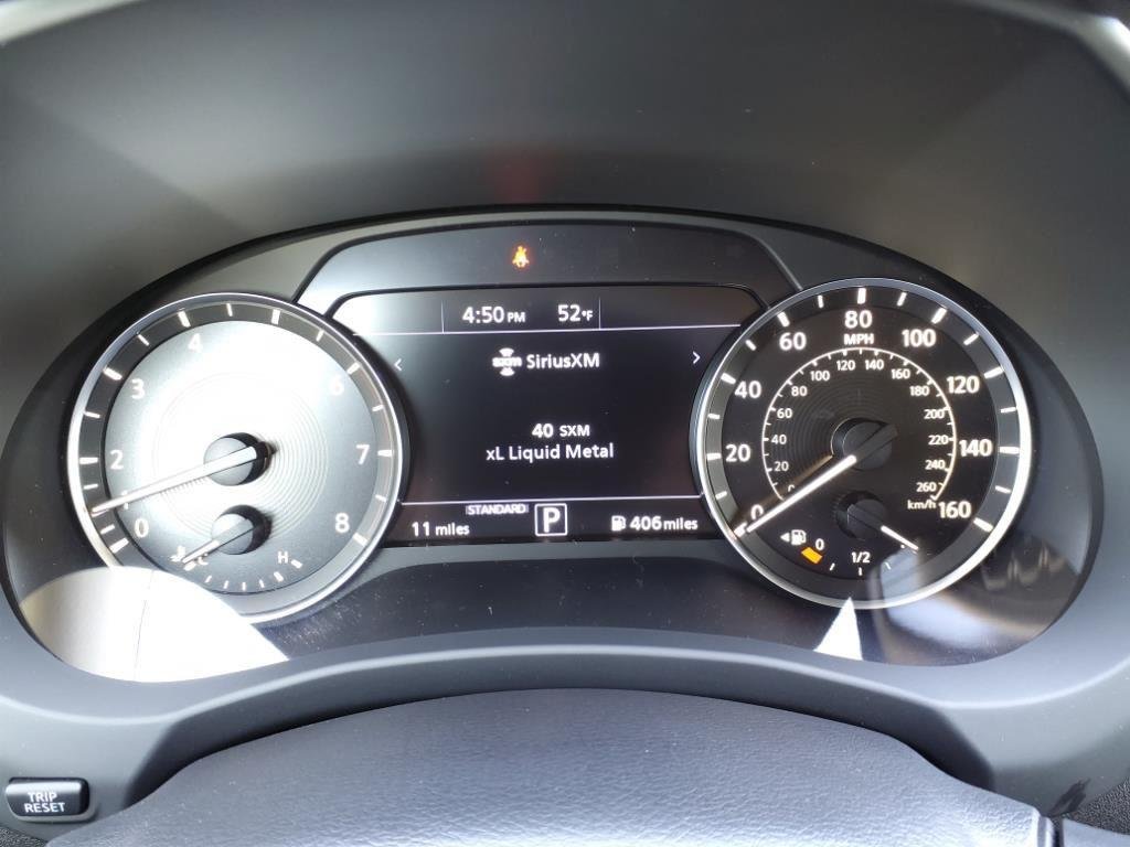 Used 2024 Radiant White INFINITI LUXE image 30