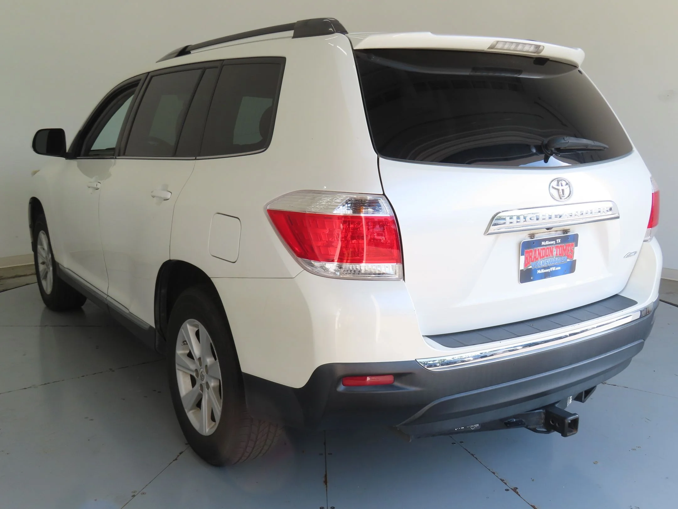 Used 2012 White Toyota Base image 6