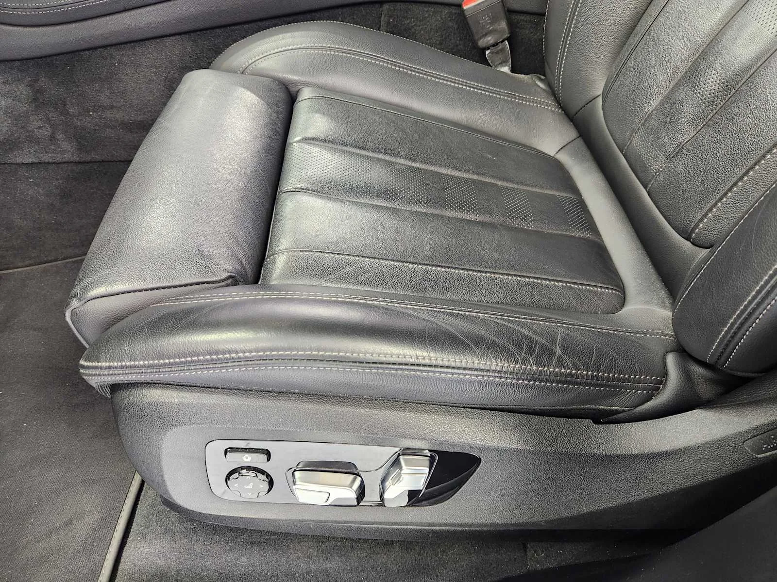 Certified Used 2022 Carbon Black Metallic BMW xDrive40i image 17