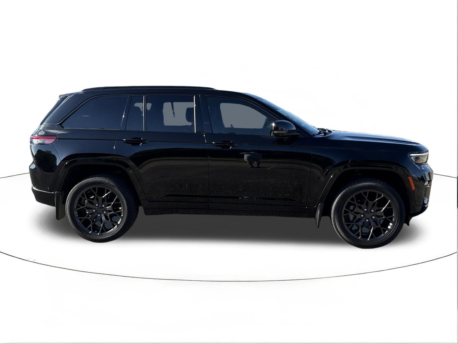 Used 2025 Diamond Black Crystal Pearlcoat Jeep Summit Reserve image 2