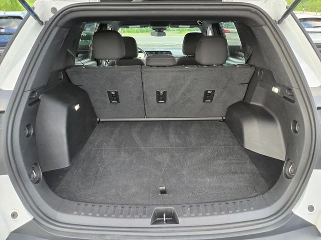 Used 2025 White GMC Elevation image 17