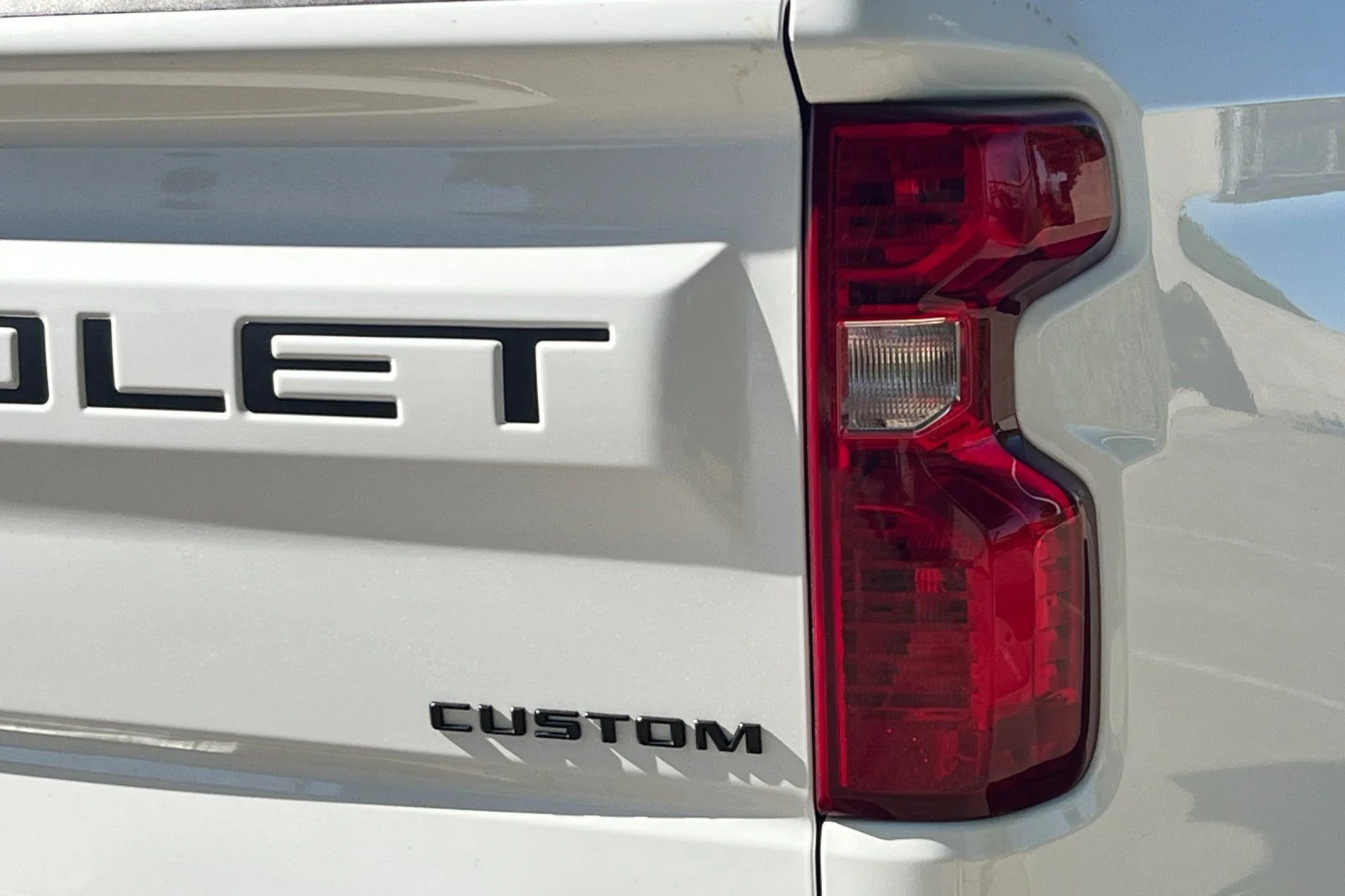 Used 2023 White Chevrolet Custom image 26