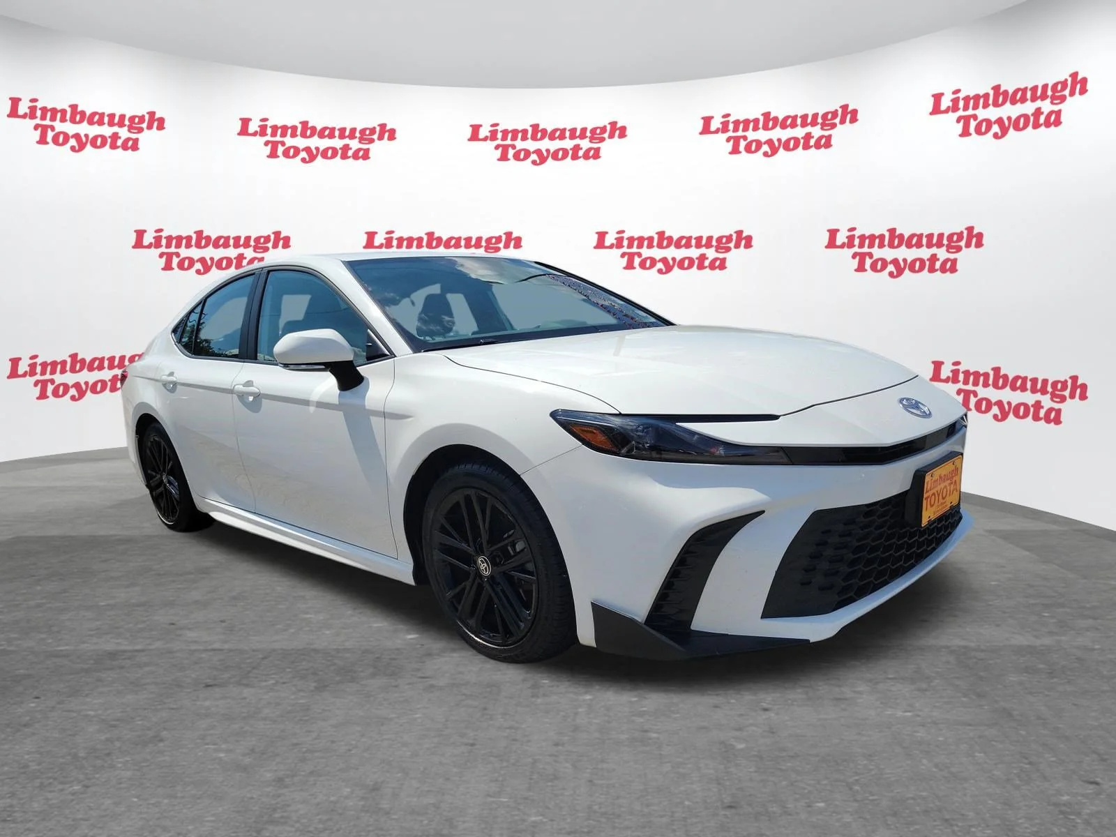 Used 2025 Ice Cap Toyota SE image 20