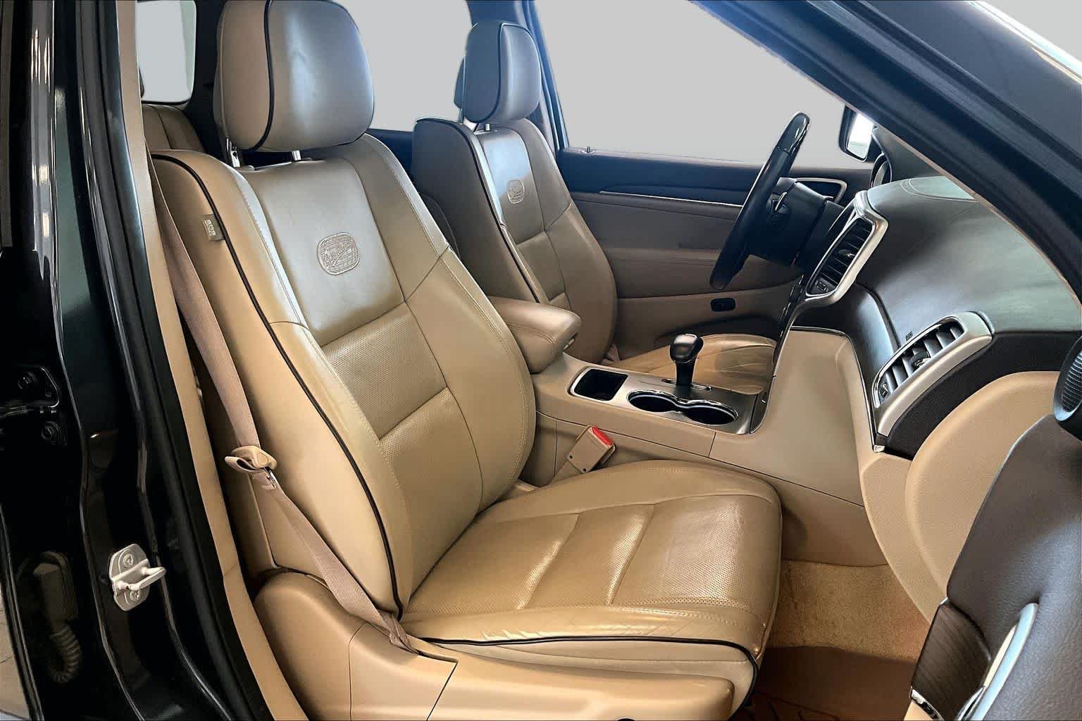 Used 2015 Maximum Steel Metallic Clearcoat Jeep Overland image 7