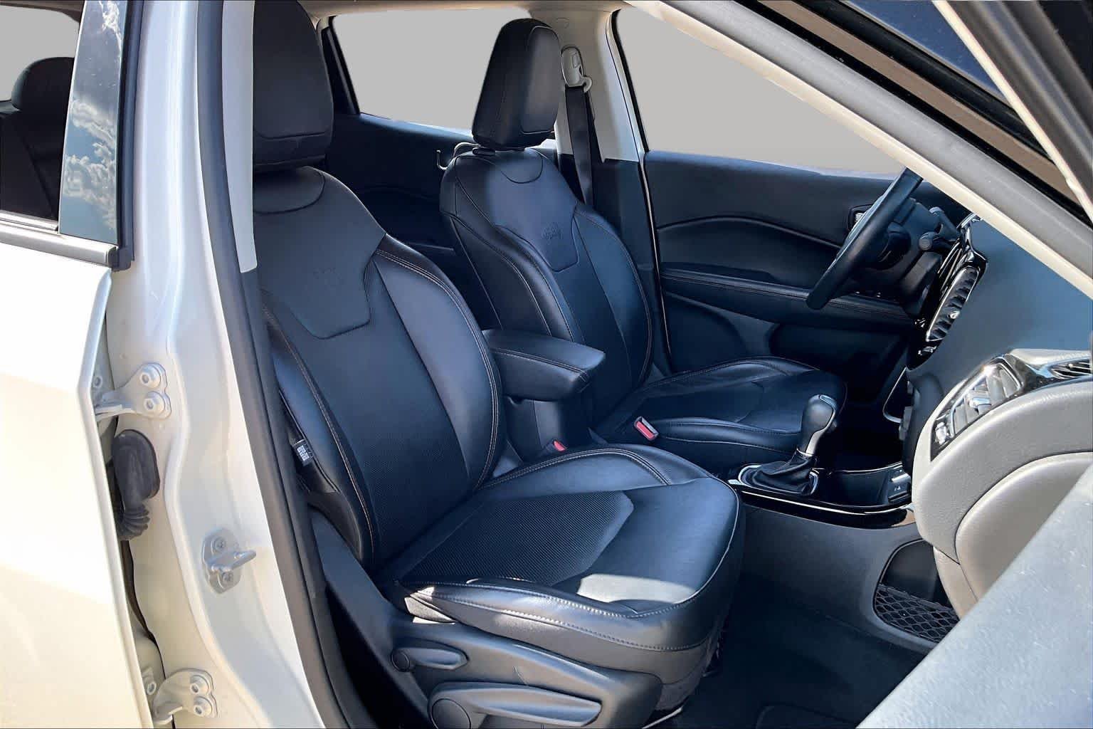 Used 2019 White Clearcoat Jeep Limited image 9