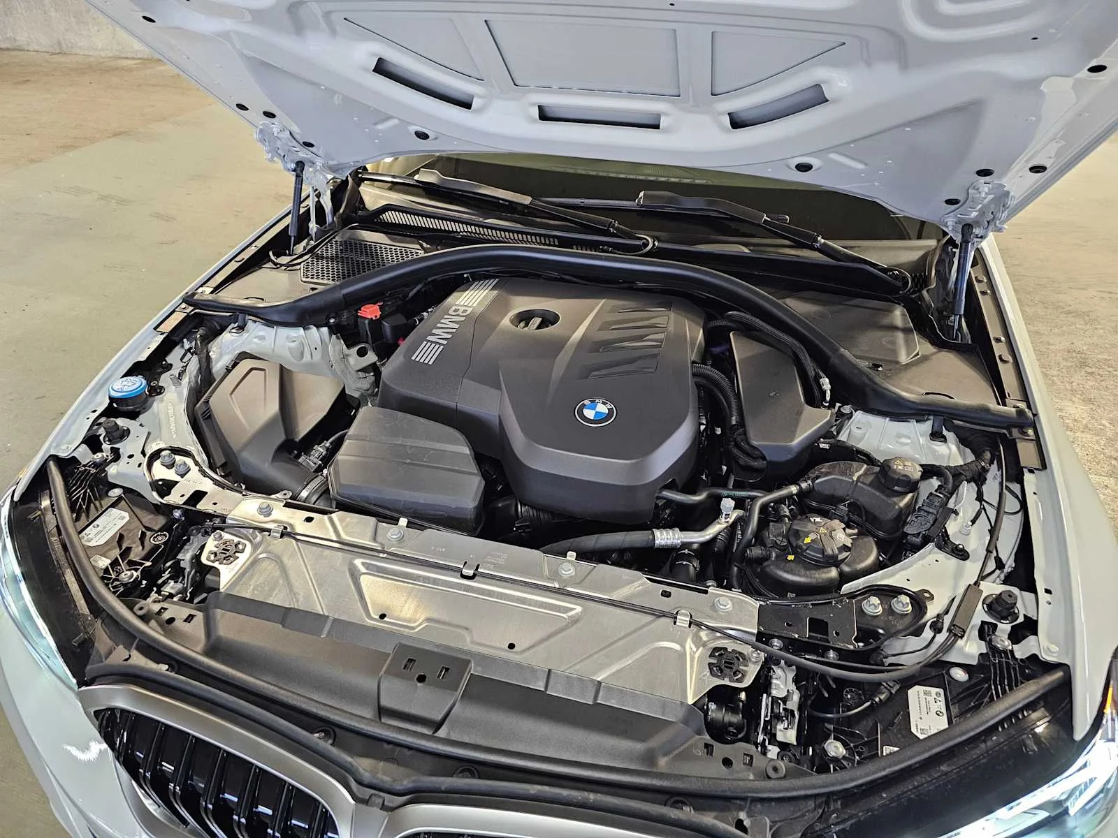 New 2026 Alpine White BMW 330i NA xDrive image 9