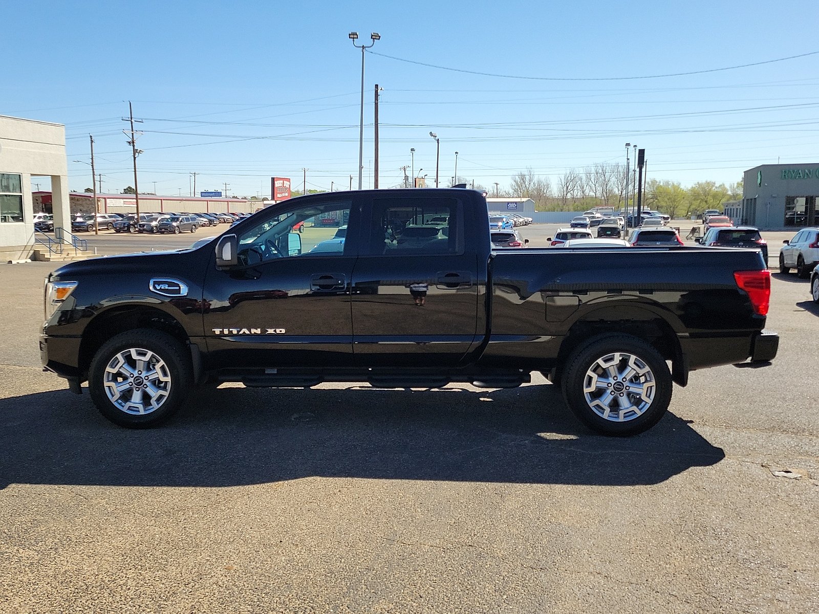 2024 Nissan Titan XD SV - Photo 6