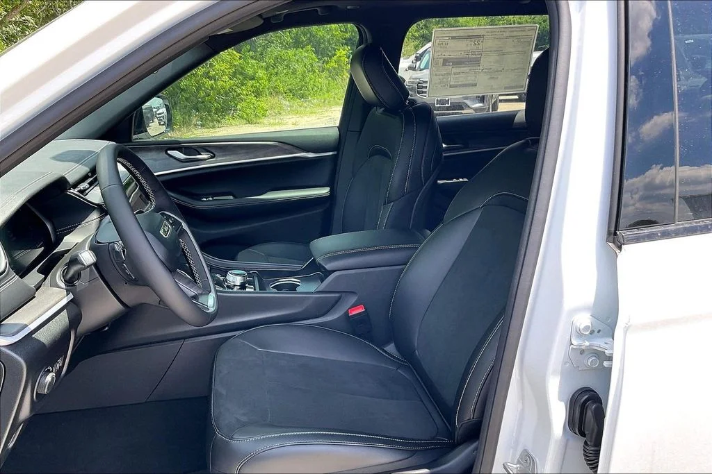 New 2026 Jeep Grand Cherokee L Laredo 4D Sport Utility