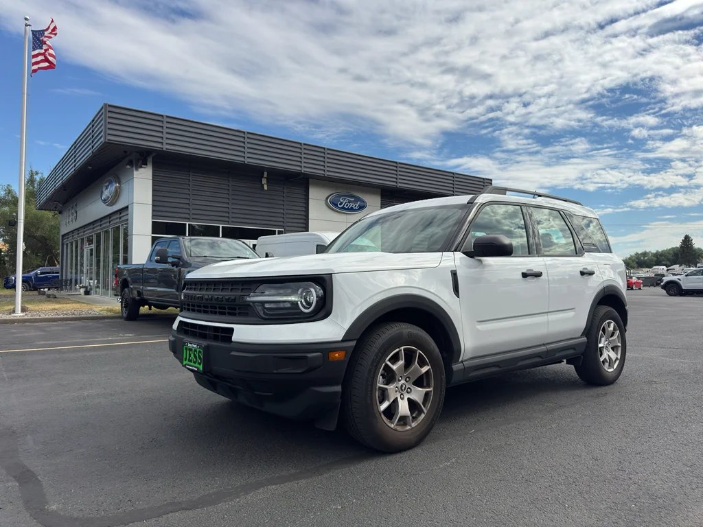 Certified Used 2023 Oxford White Ford 4wd image 1