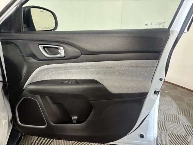 Certified Used 2022 White Jeep Latitude Lux image 16