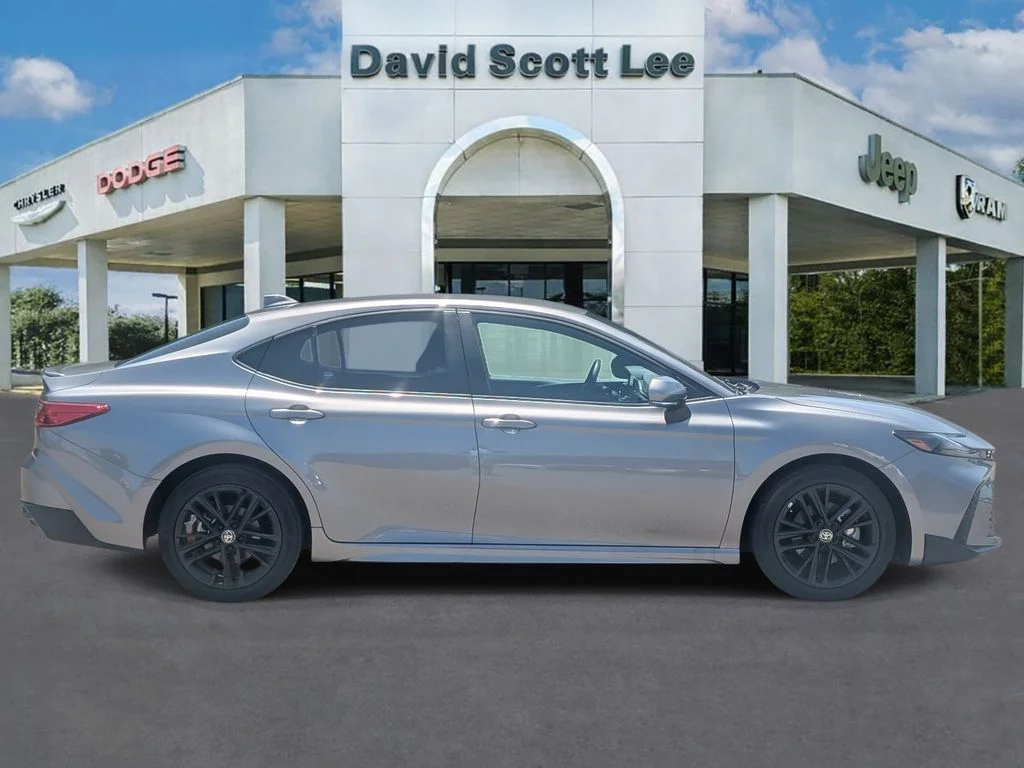 Used 2025  Toyota SE image 4