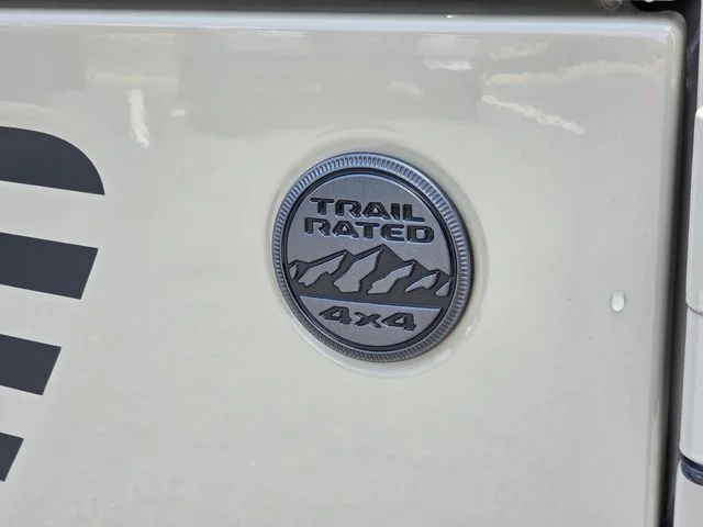 Used 2022  Jeep Sport image 31