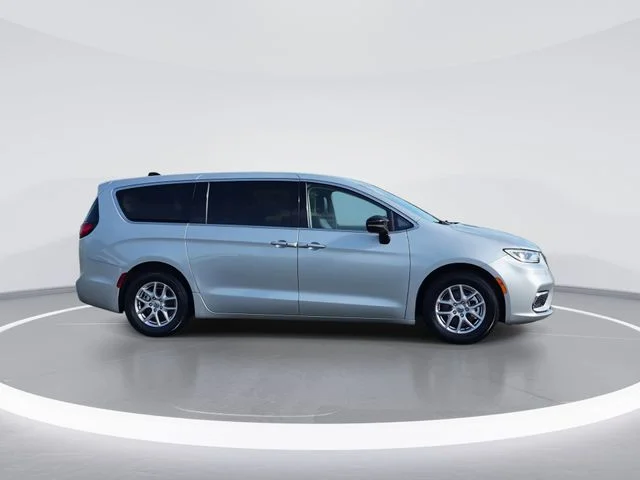 Used 2024 Silver Chrysler Touring L image 9