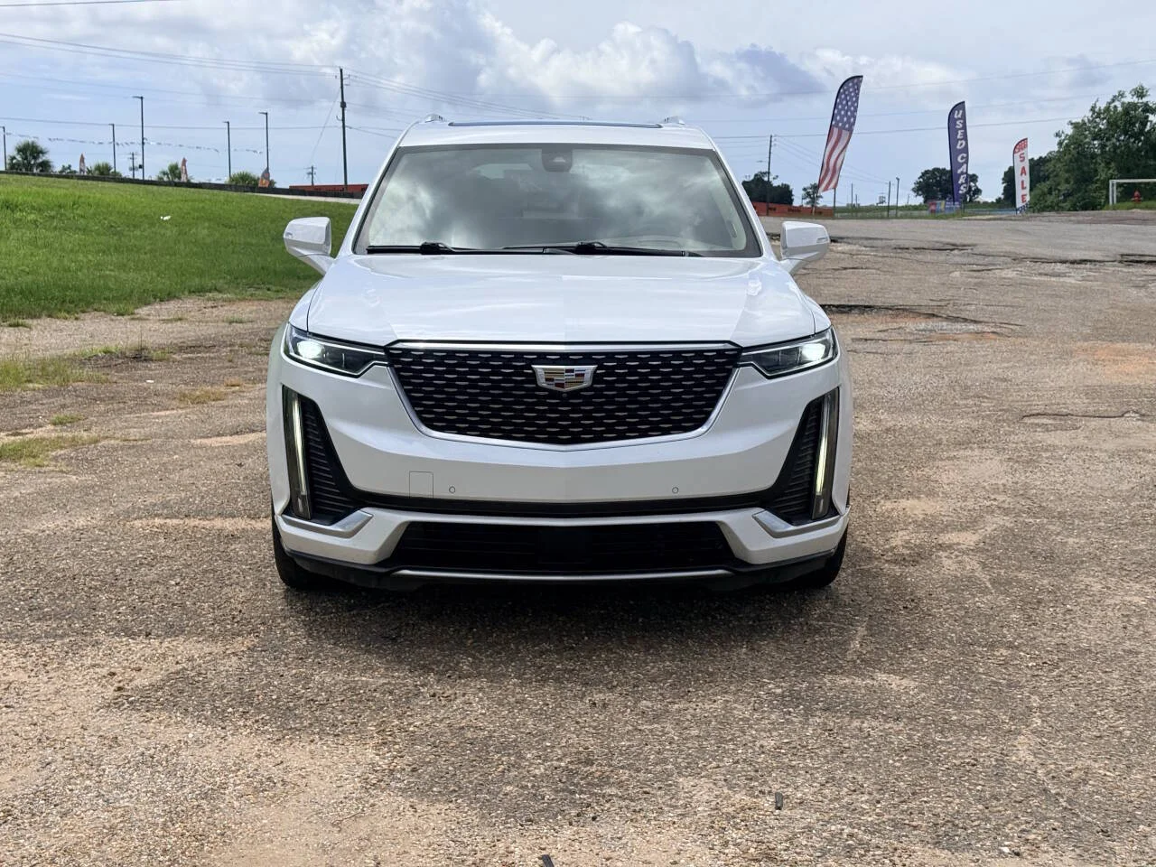 Used 2021 White Cadillac Premium Luxury 4x4 4dr SUV image 8