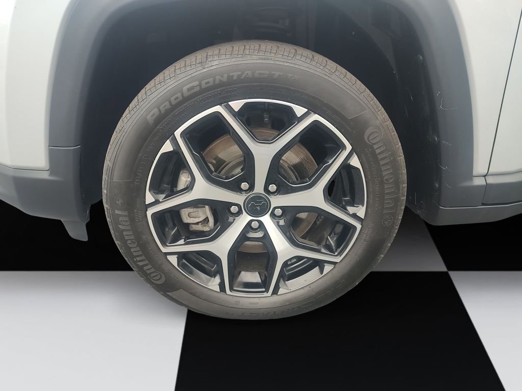 Used 2025 Silver Jeep Limited image 14