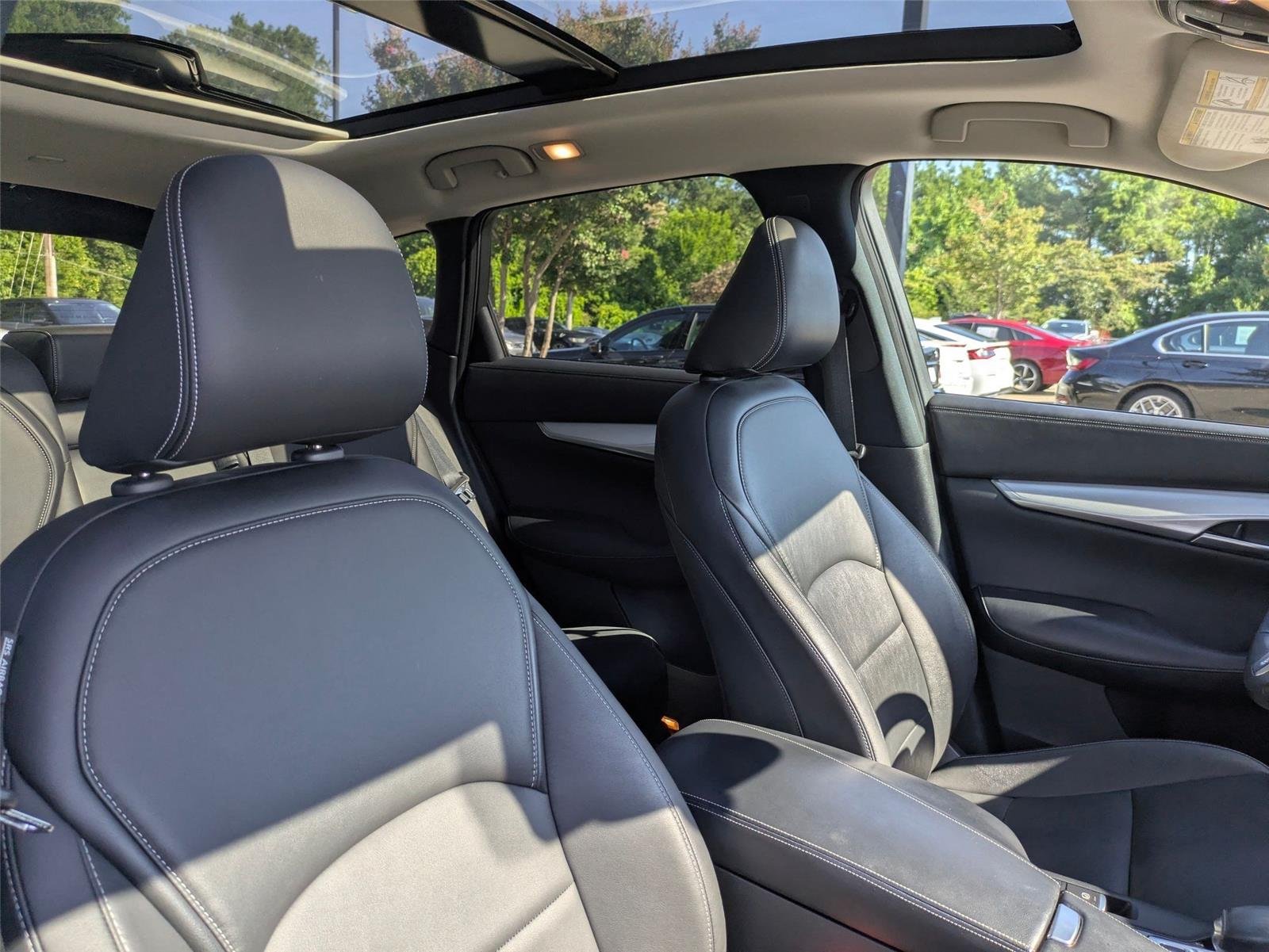 Used 2020  INFINITI  image 32