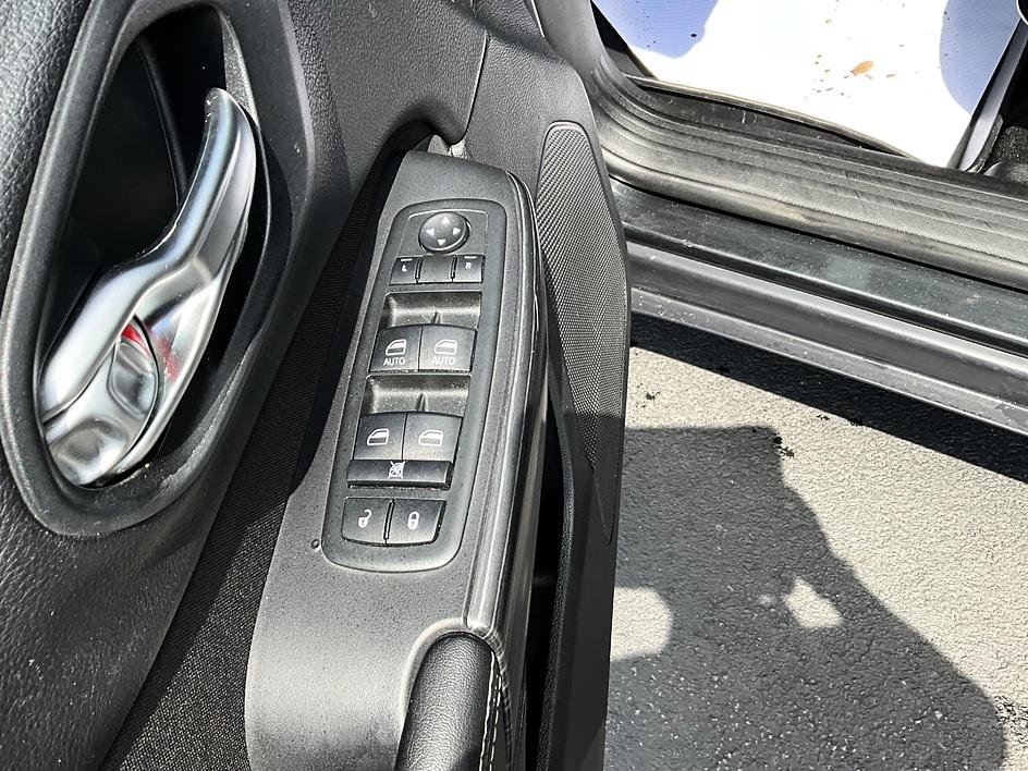 Used 2014 Black Jeep Latitude image 13
