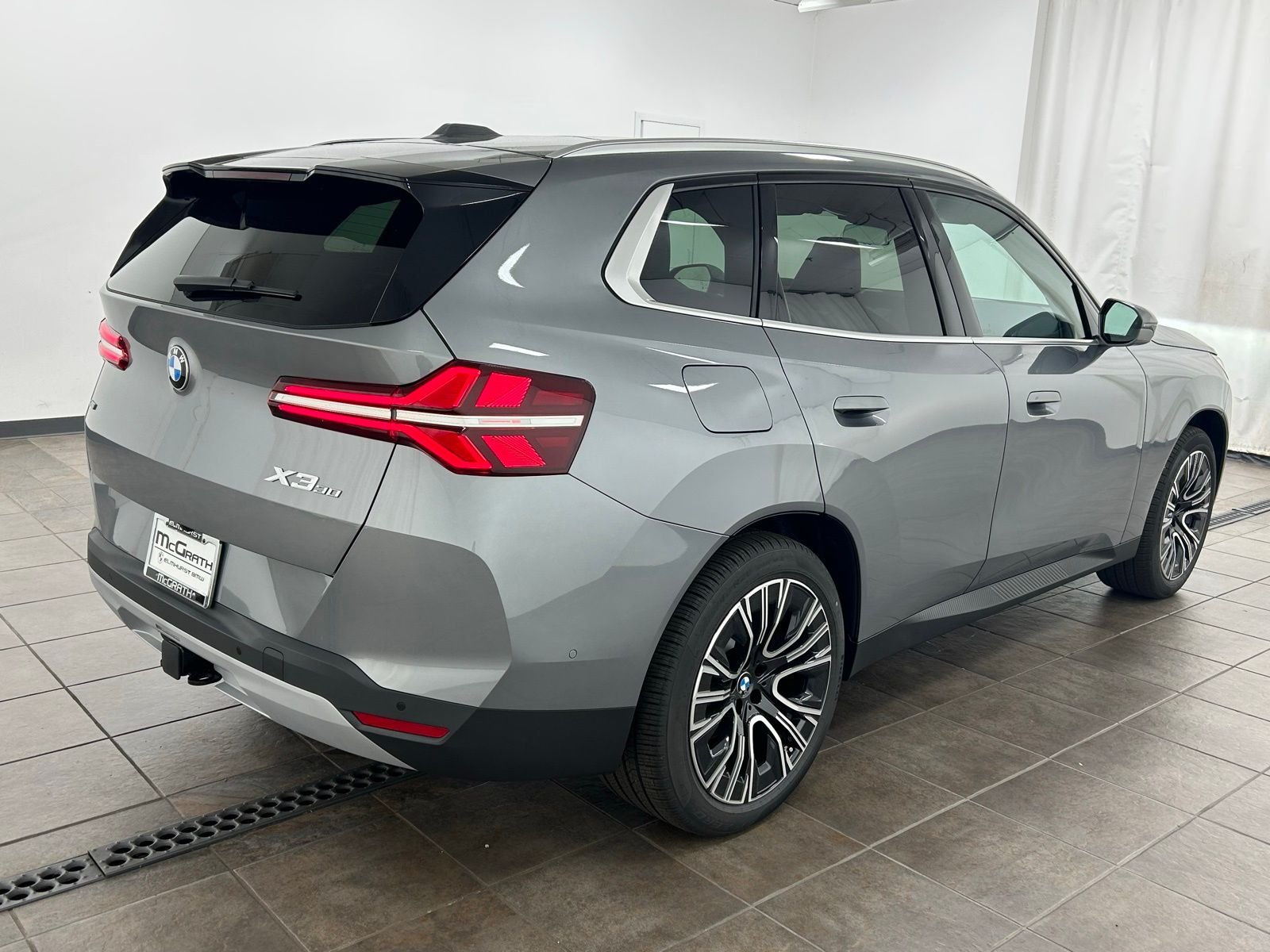 New 2026 Skyscraper Grey Metallic BMW 30 xDrive image 5