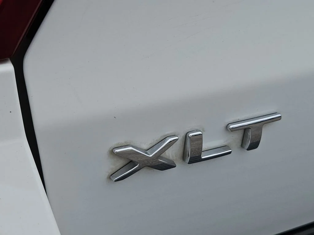Used 2021 White Metallic Ford XLT image 12