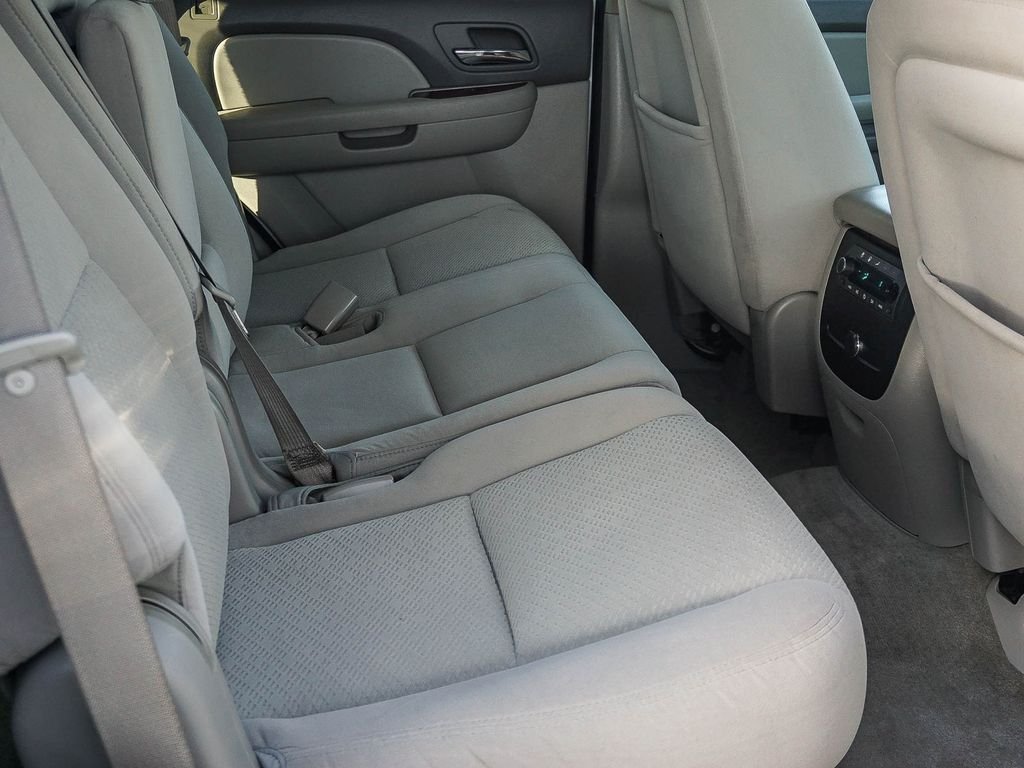 Used 2007 White Chevrolet LT image 13