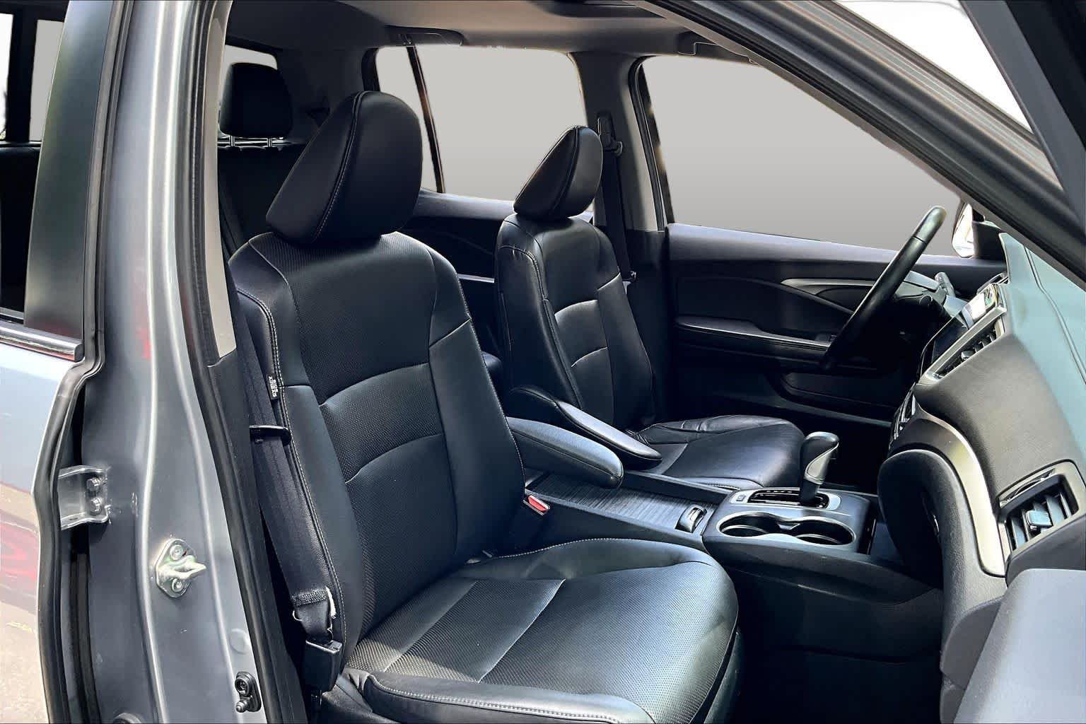 Used 2019 Lunar Silver Metallic Honda RTL-T image 9
