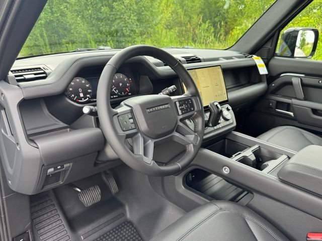 New 2026 Santorini Black Land Rover X-Dynamic SE image 9