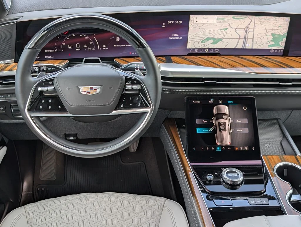Used 2025 Silver Metallic Cadillac Sport Platinum image 19