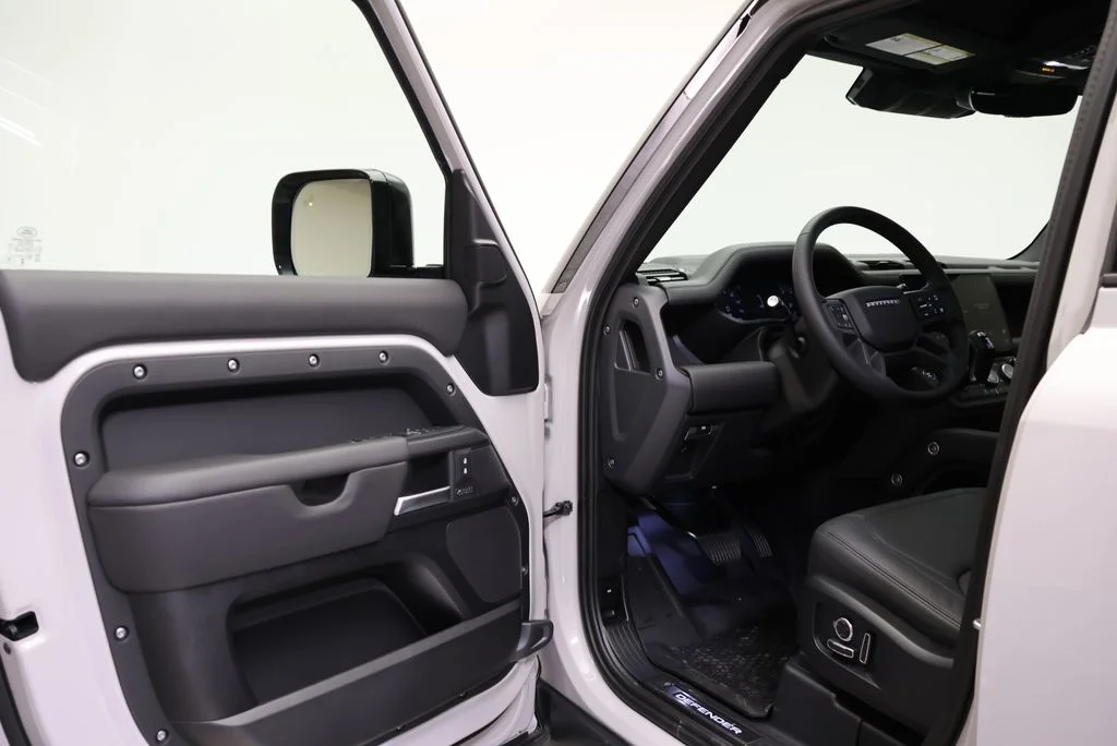 2026 Land Rover Defender X-Dynamic SE - Photo 28
