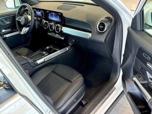 New 2026 Polar White Mercedes-Benz GLB 250 image 46