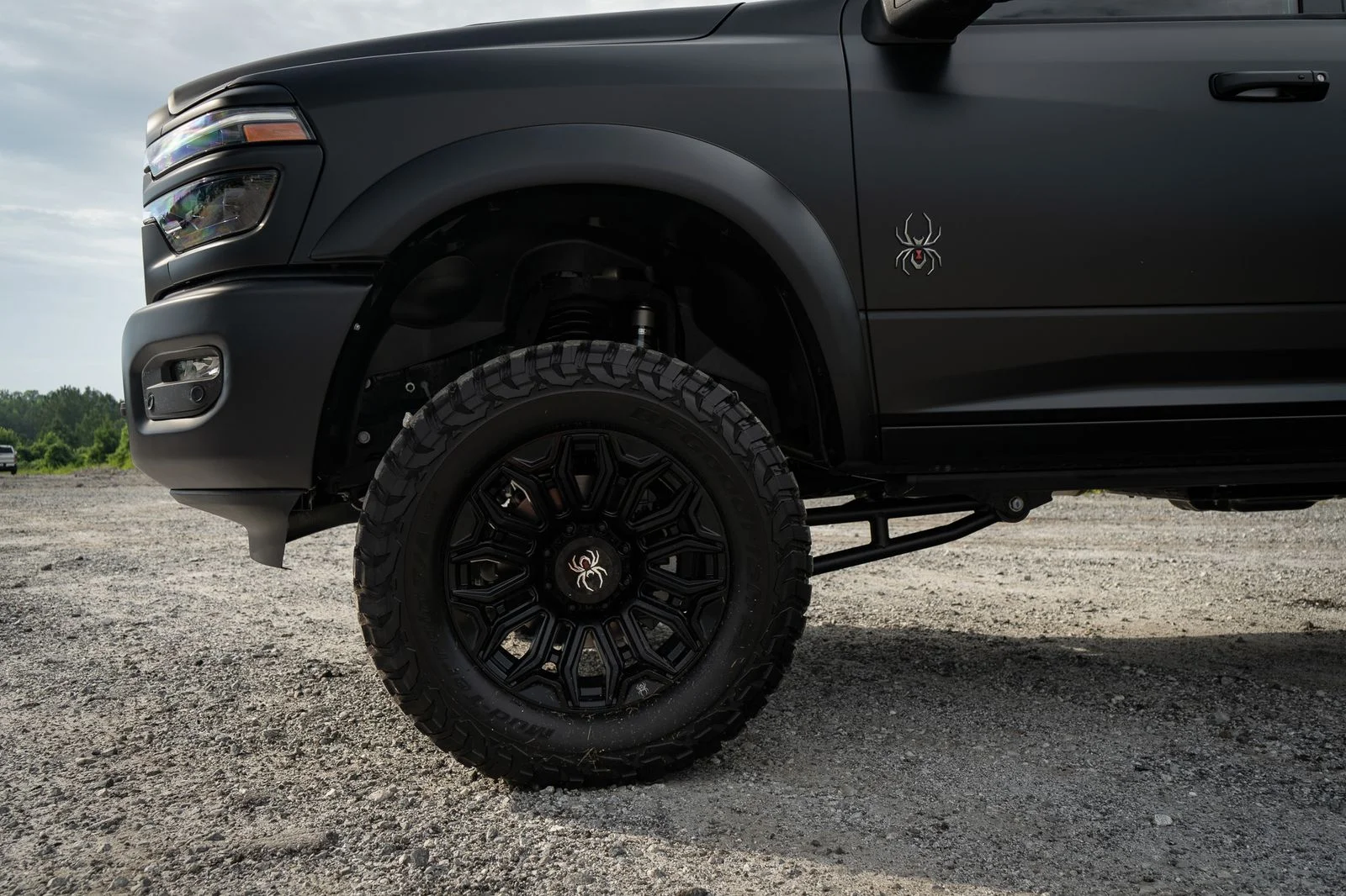 New 2026 Diamond Black Crystal Pearl-Coat Exterior Paint RAM Laramie with Black Widow Package image 11
