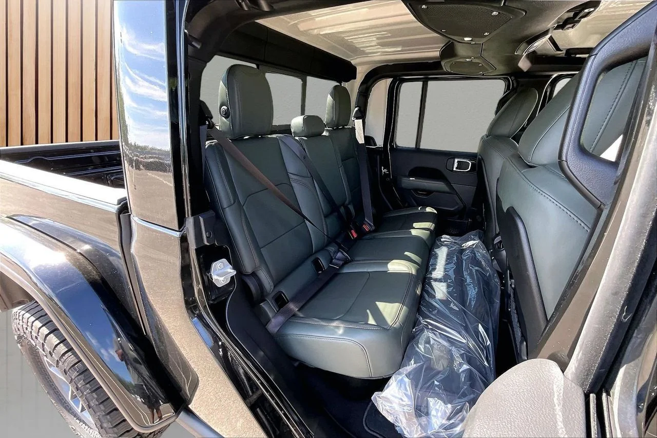 New 2026 Black Clear-Coat Exterior Paint Jeep Mojave image 17