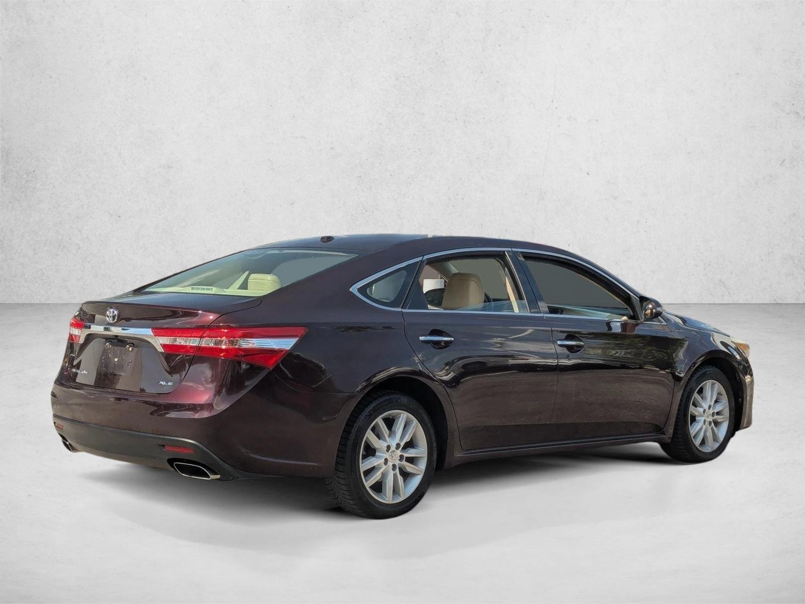 Used 2015 Sizzling Crimson Mica Toyota XLE image 5
