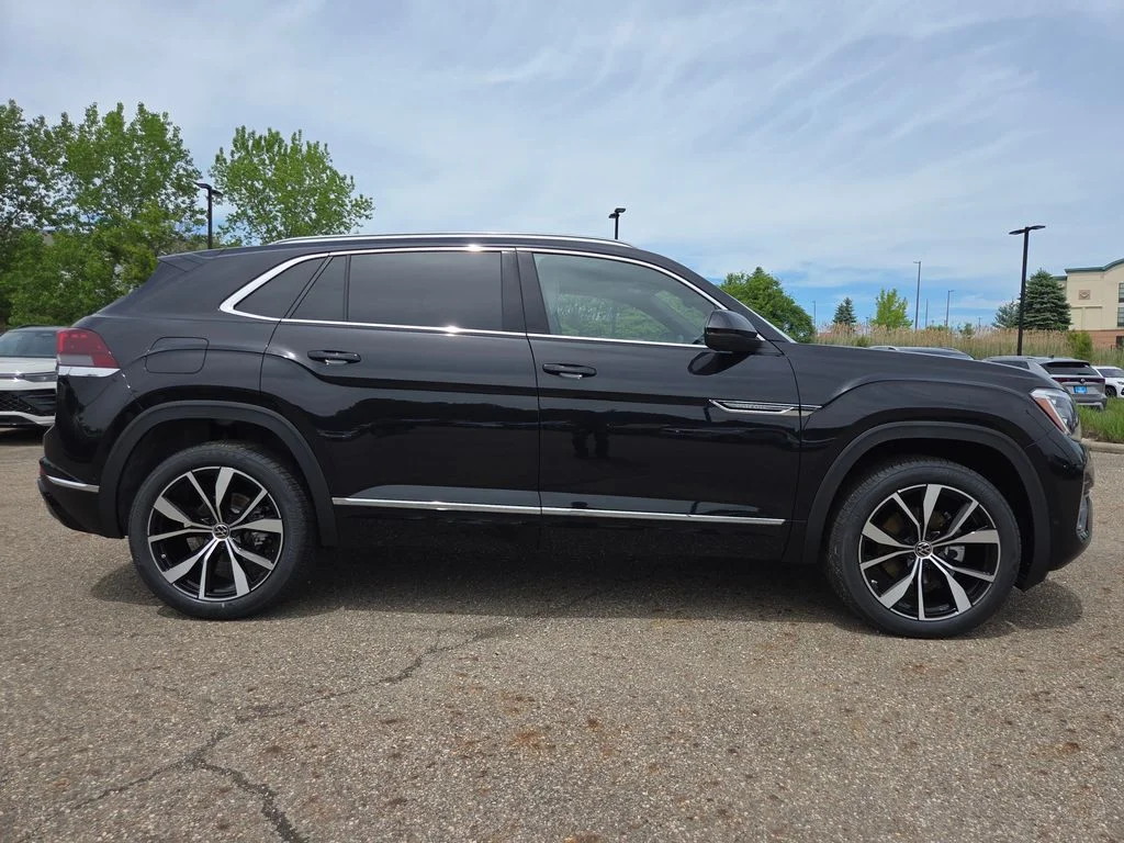New 2026 Deep Black Pearl Volkswagen 2.0T SEL Premium R-Line image 10