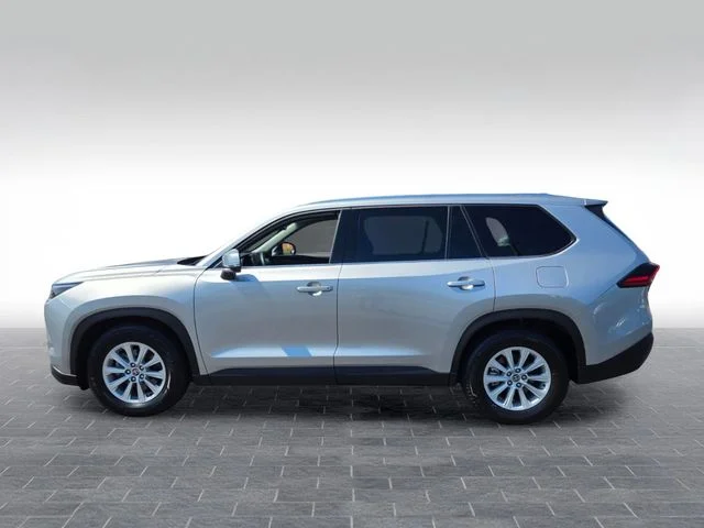 Used 2025 Silver Toyota XLE image 4