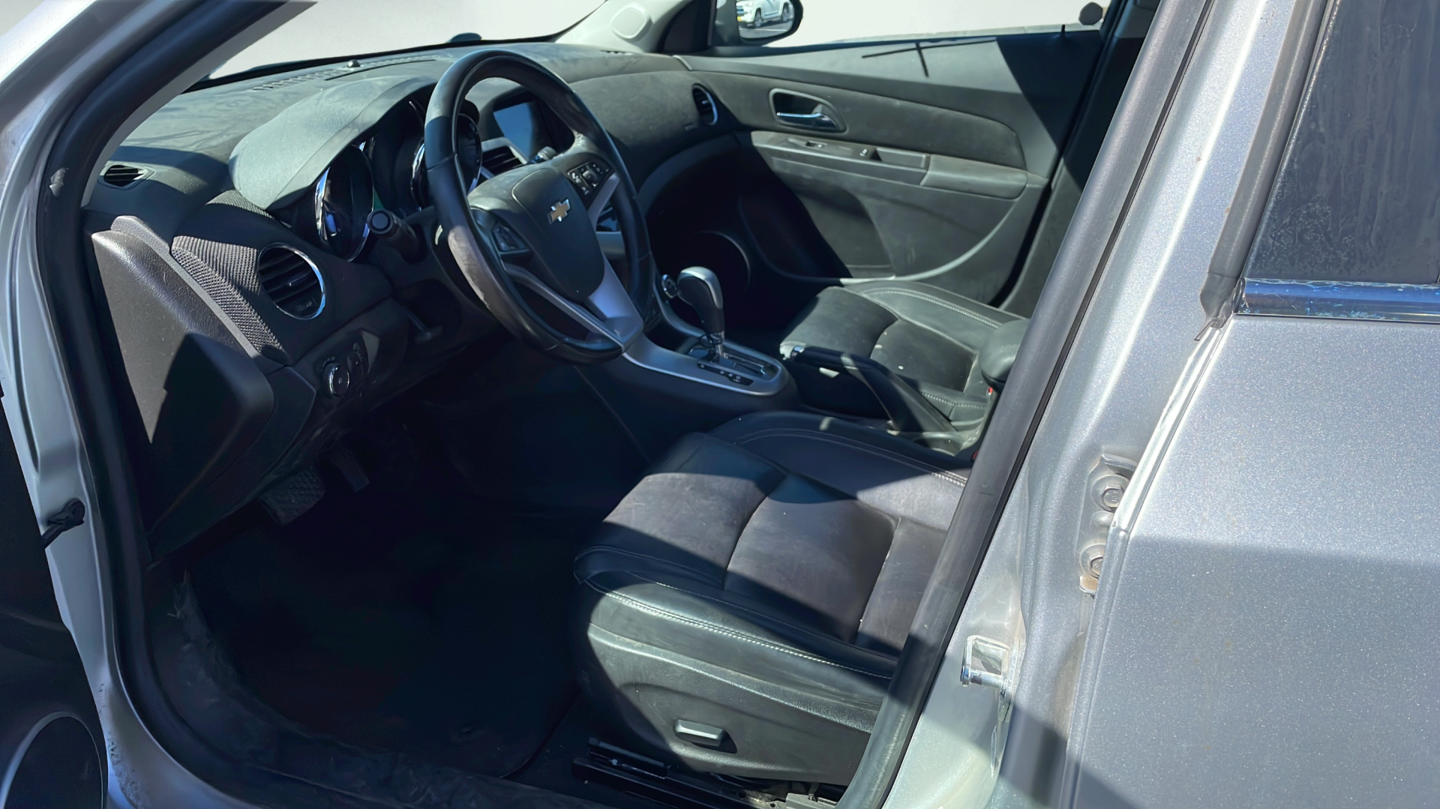 Used 2016 Silver Chevrolet 2LT image 9