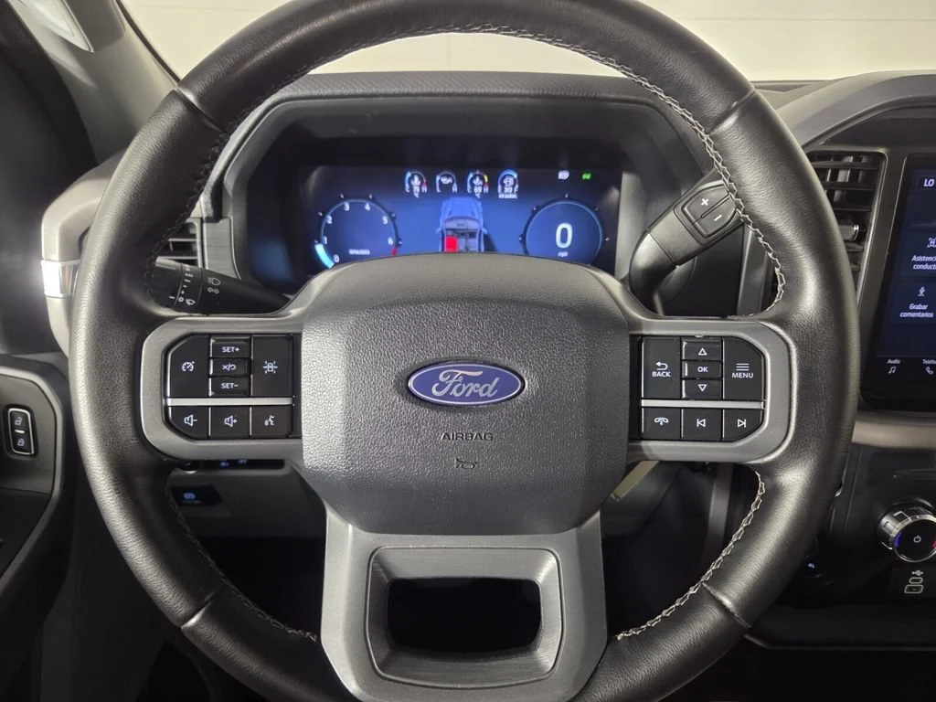 Used 2025 Black Metallic Ford XLT image 16